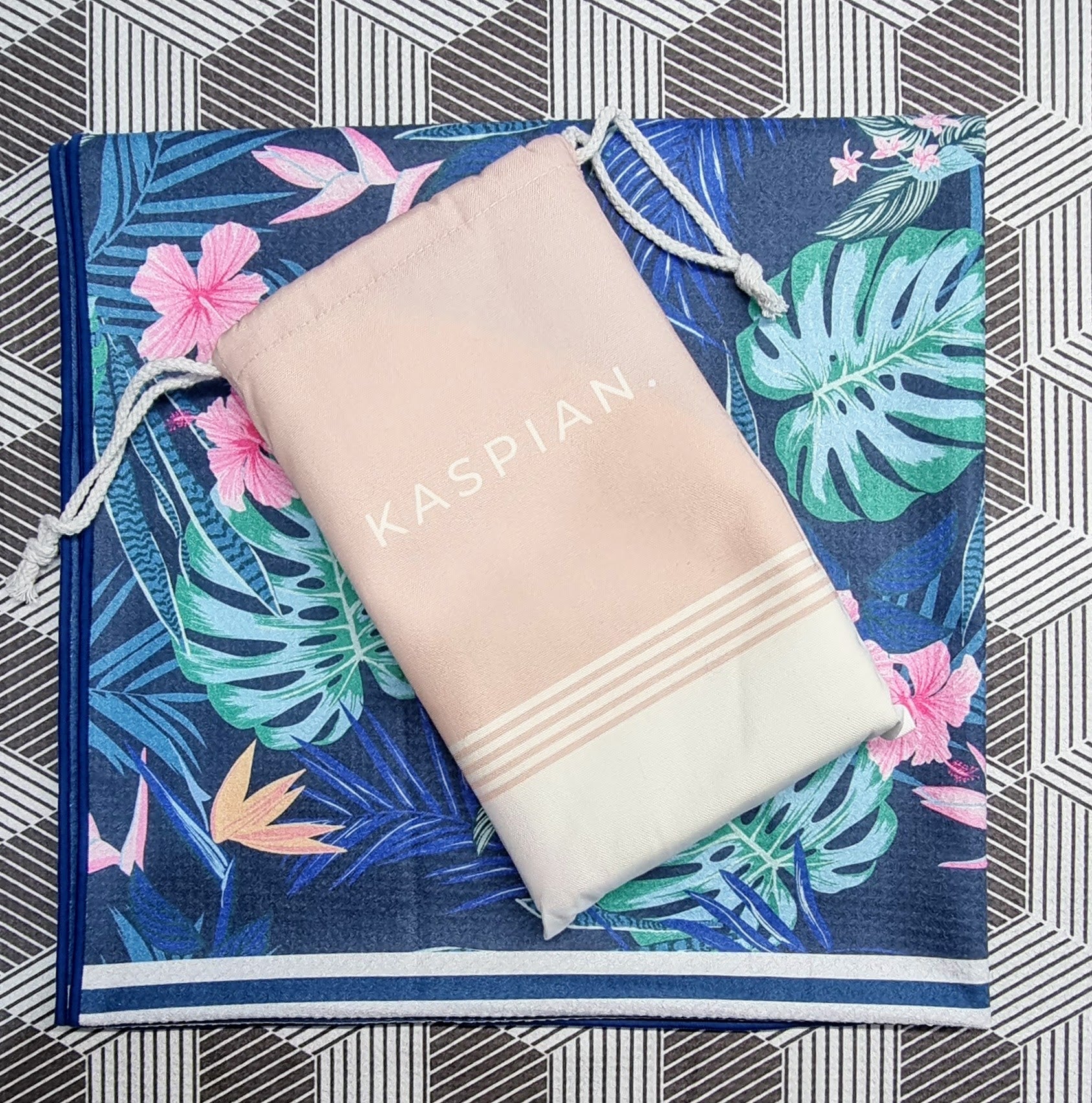 Noosa Beach Towel Sand Free - Kaspian